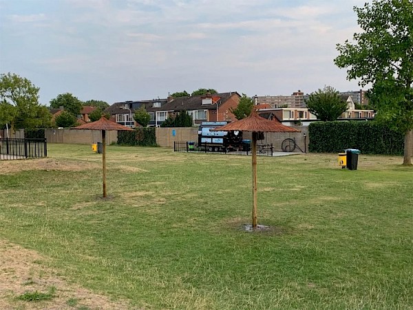 Sportcentrum Papendrecht reageert op kleine parasols ligweide zwembad