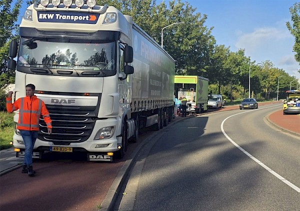 Vrachtwagenchauffeur aangereden tijdens afsluitende werkzaamheden op Willem Dreeslaan