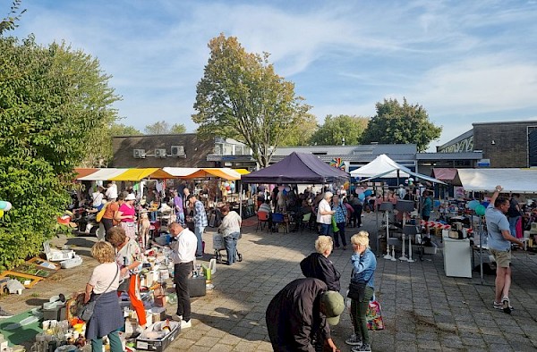 Rommelmarkt Excelsior levert ruim 4600 euro op