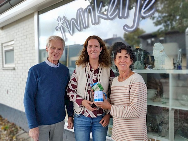 Cora Donk ontvangt CUP voor inzet Twinkeltje en Traveling Light
