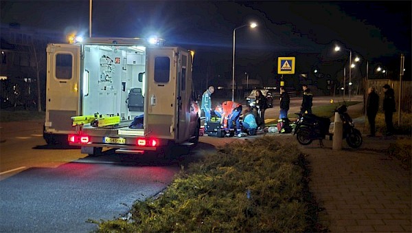 Vrouw zwaargewond na botsing op Wieklaan