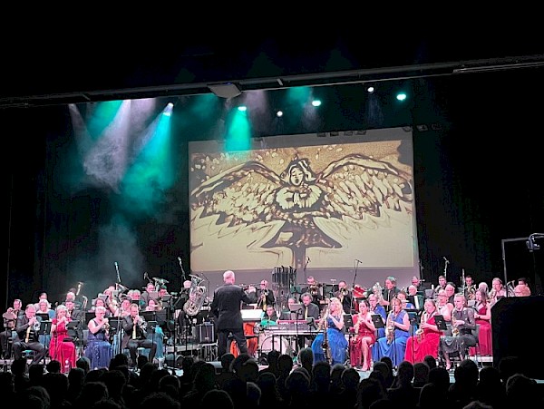 Excelsior brengt kerst tot leven met muziek, zang en zandkunst