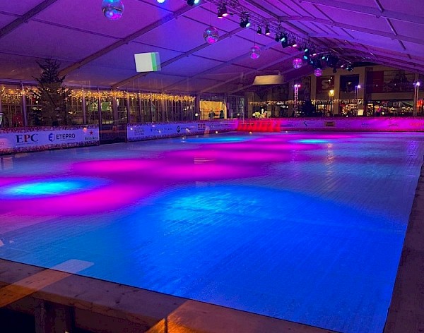 Oudejaarsfeest voor jongeren op ijsbaan