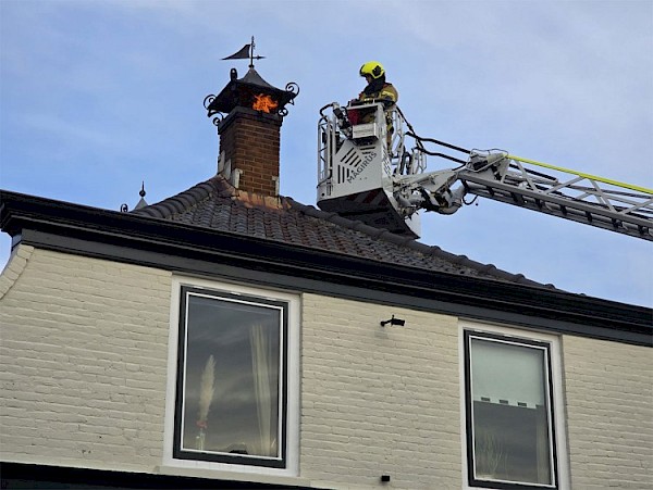 Uitslaande schoorsteenbrand aan het Westeind