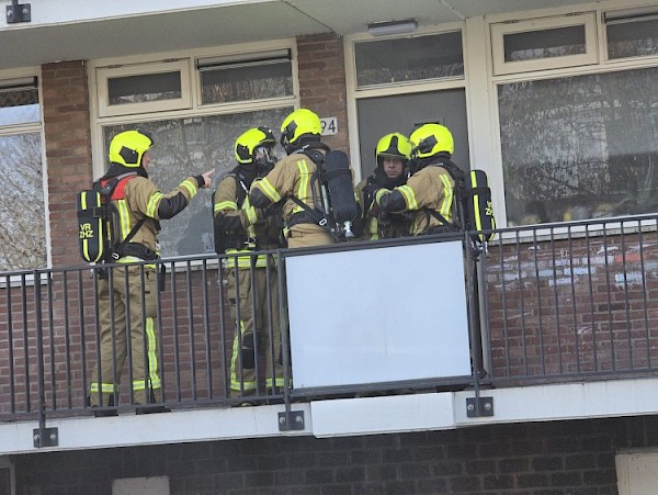 Brand in kelderbox Staringlaan, brandweer schaalt op
