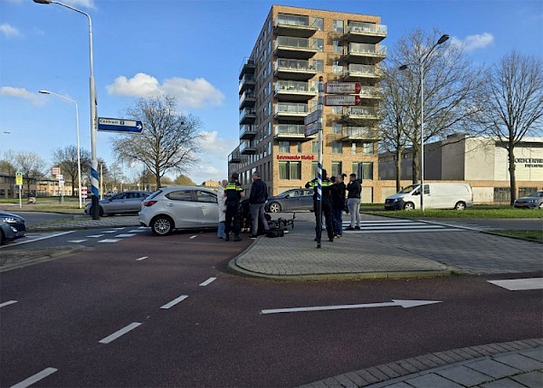 Fatbike botst tegen auto op rotonde Veerweg/Keijzerweg