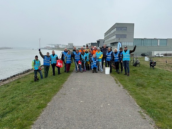 Maas Cleanup: Jong en oud in actie langs de Merwede en de Noord
