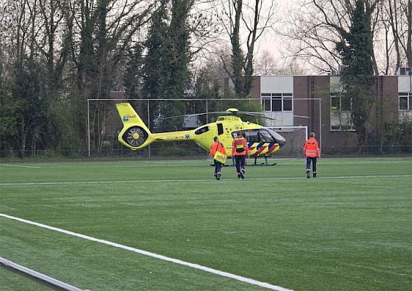 Medische noodsituatie op voetbalveld VV Drechtstreek