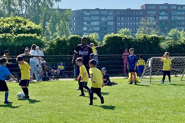 Schoolveldvoetbal op donderdag 30 april