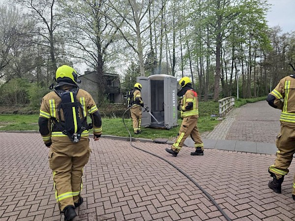 Dixi in brand gestoken aan het Tinbergenplantsoen