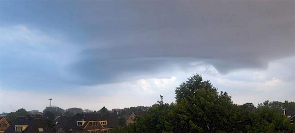 Opnieuw een supercel (onweer) recht boven Papendrecht