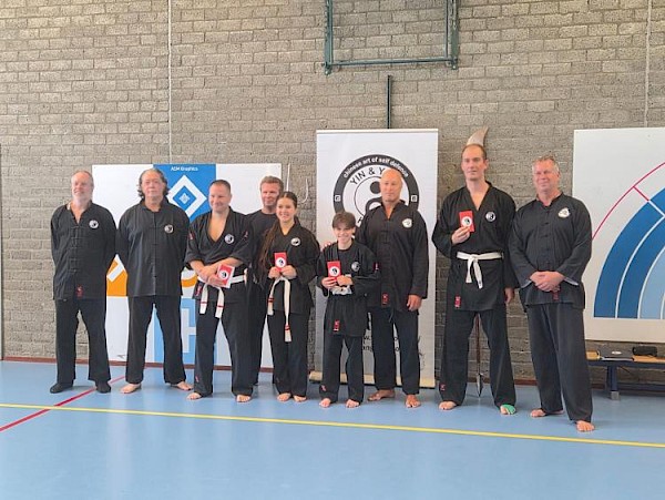 Hitte trotseren loont: Alle examenkandidaten Yin & Yang Kemposchool geslaagd