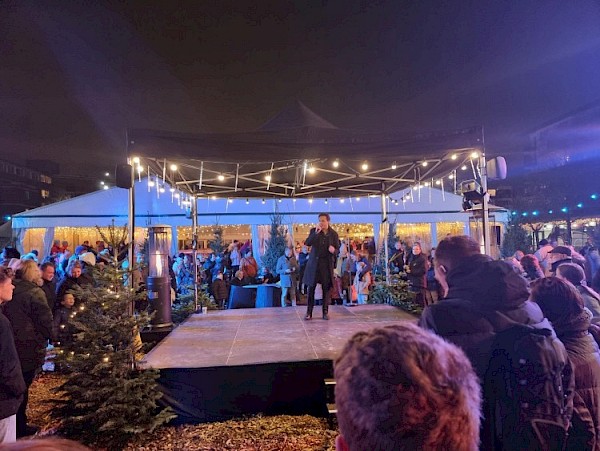 Spetterende opening van sfeervolle ijsbaan op Markt