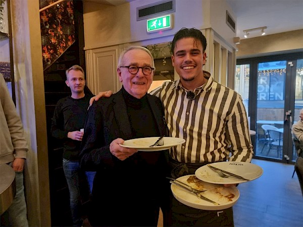 Jut & Jul viert vijfjarig jubileum met diner voor ouderen