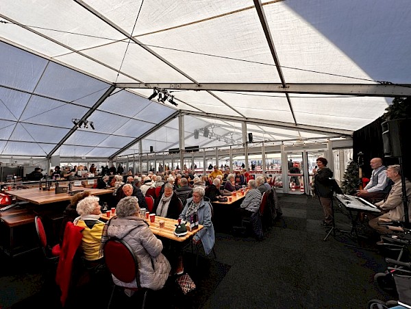 Nieuwjaarslunch in de ijsbaantent