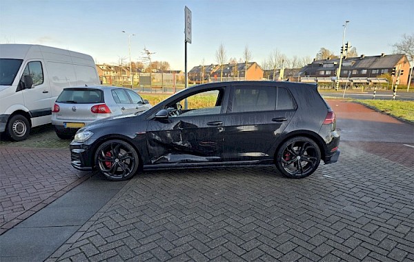 Botsing tussen twee auto's op kruising Jan Steenlaan en Ary Scheffersingel
