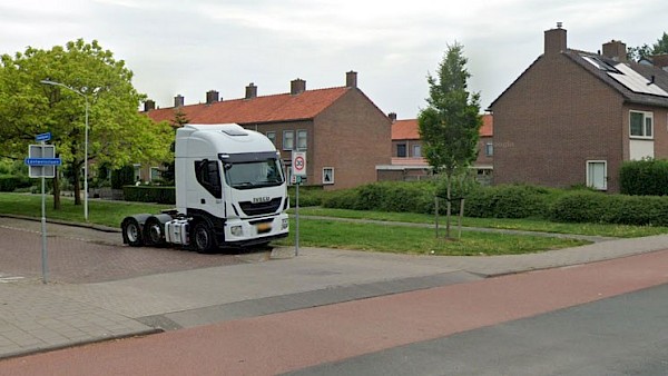 Marjolein Deraoui start actie voor BuurtAED hoek Edelweisslaan en Scheidingslaan