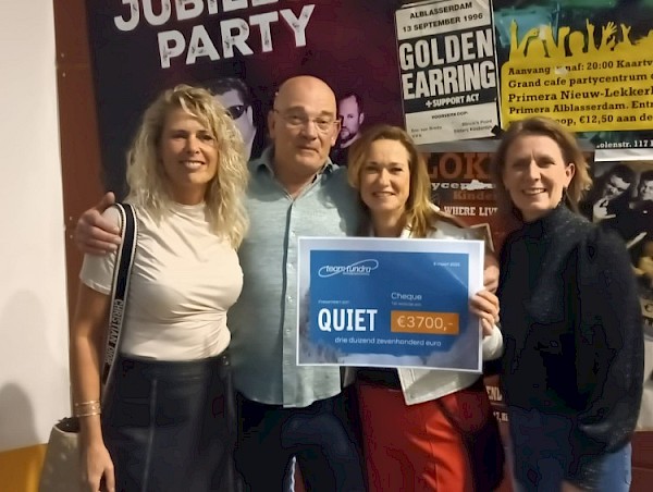Stichting Team Tundra overhandigt cheque aan Stichting Quiet Drechtsteden