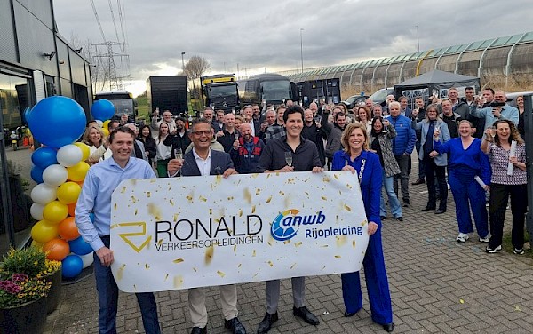 Ronald Verkeersopleidingen gaat verder onder de naam ANWB Rijopleiding Ronald