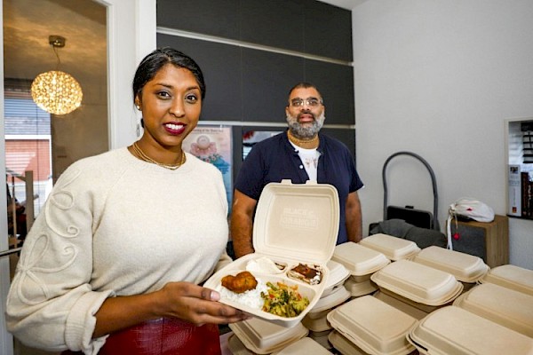Krishen deelt gratis Surinaams-Hindoestaans 3-gangenmenu uit