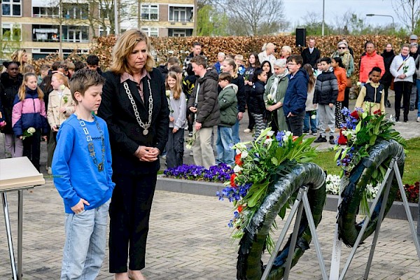 De Viermaster adopteert oorlogsmonument