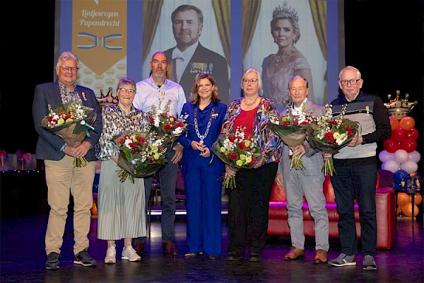 Zes Koninklijke Onderscheidingen in Papendrecht
