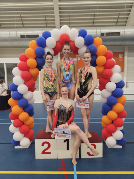 Djinti Kleinhuis en Selina Penning Nederlands Kampioen Ritmische Gymnastiek