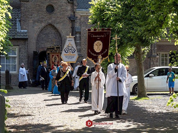 Heilig hout processie begint zondag  kwartier later in Grote kerk ivm rode lijn tocht vanaf Dickeplein